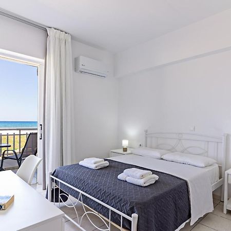 Azure Seaside Apts Magnisía Eksteriør billede