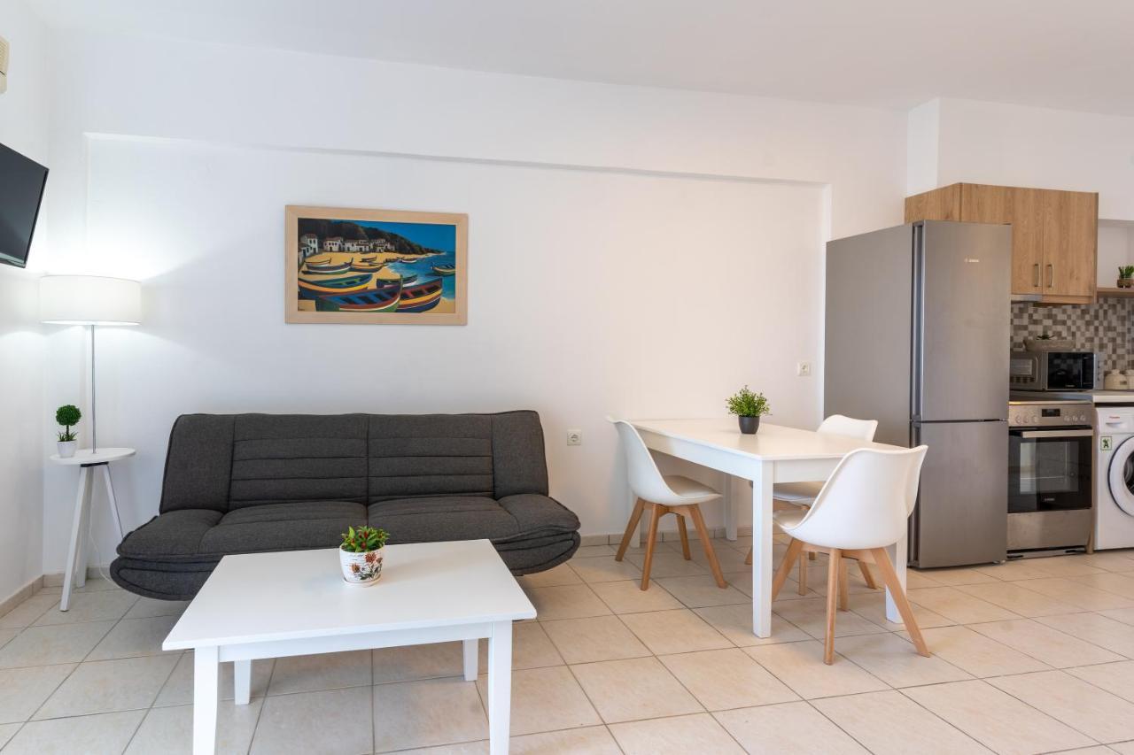 Azure Seaside Apts Magnisía Eksteriør billede