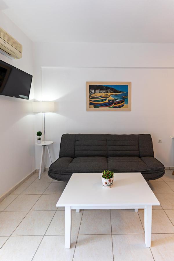 Azure Seaside Apts Magnisía Eksteriør billede