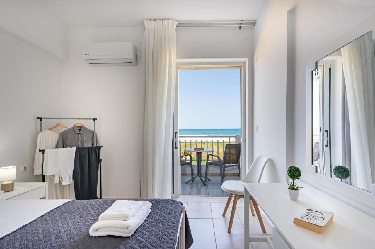 Azure Seaside Apts Magnisía Eksteriør billede