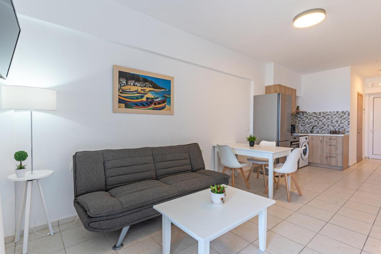 Azure Seaside Apts Magnisía Eksteriør billede