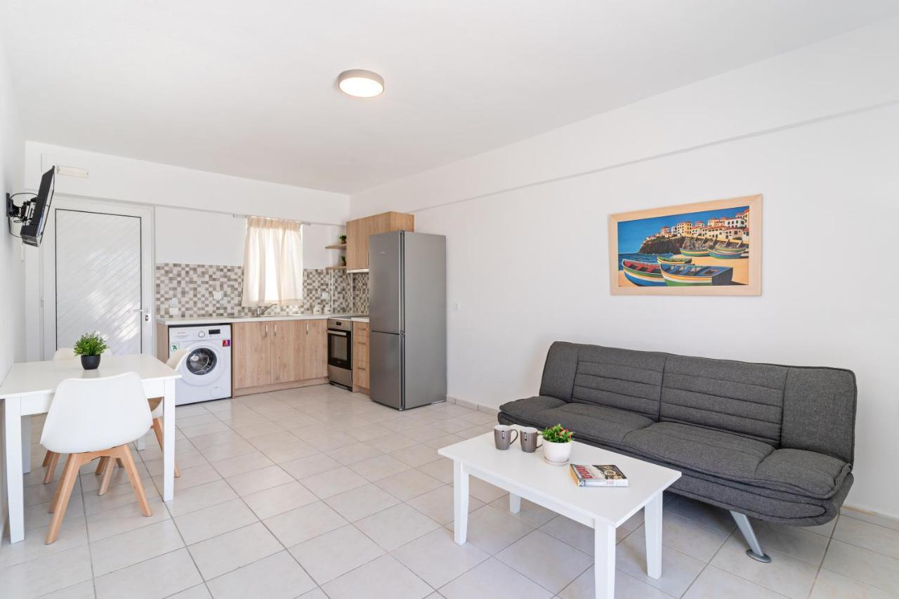Azure Seaside Apts Magnisía Eksteriør billede