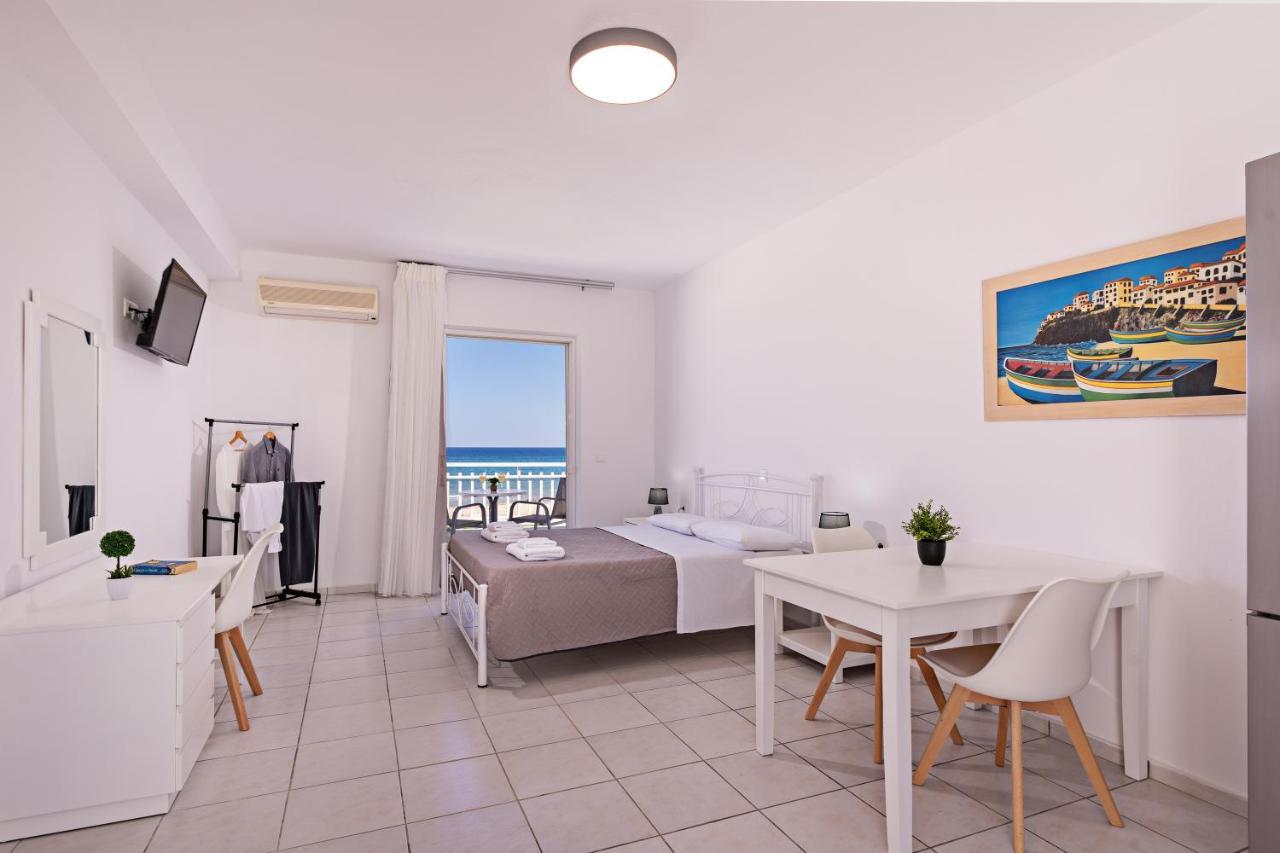 Azure Seaside Apts Magnisía Eksteriør billede