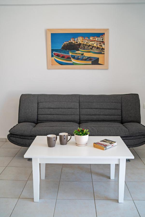 Azure Seaside Apts Magnisía Eksteriør billede