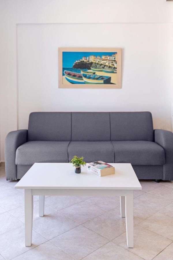 Azure Seaside Apts Magnisía Eksteriør billede